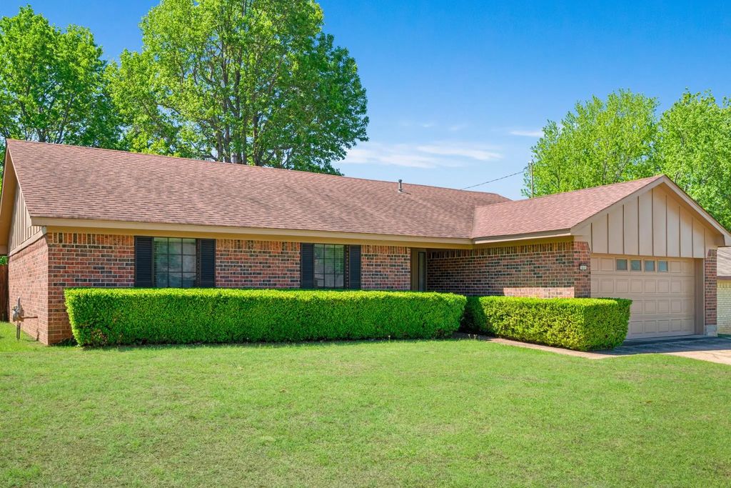 3440 Reno Drive, Paris