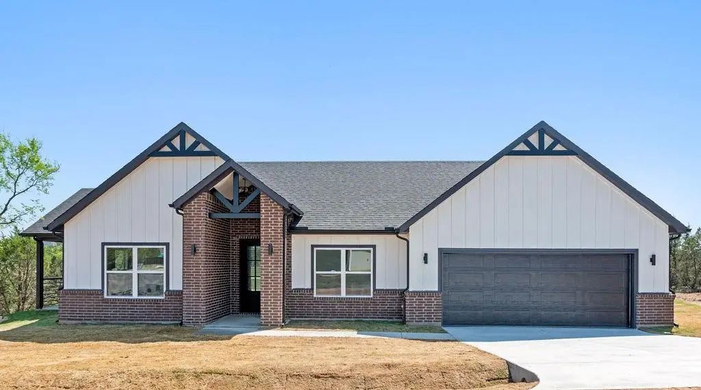 5026 Elizabeth Street, Granbury