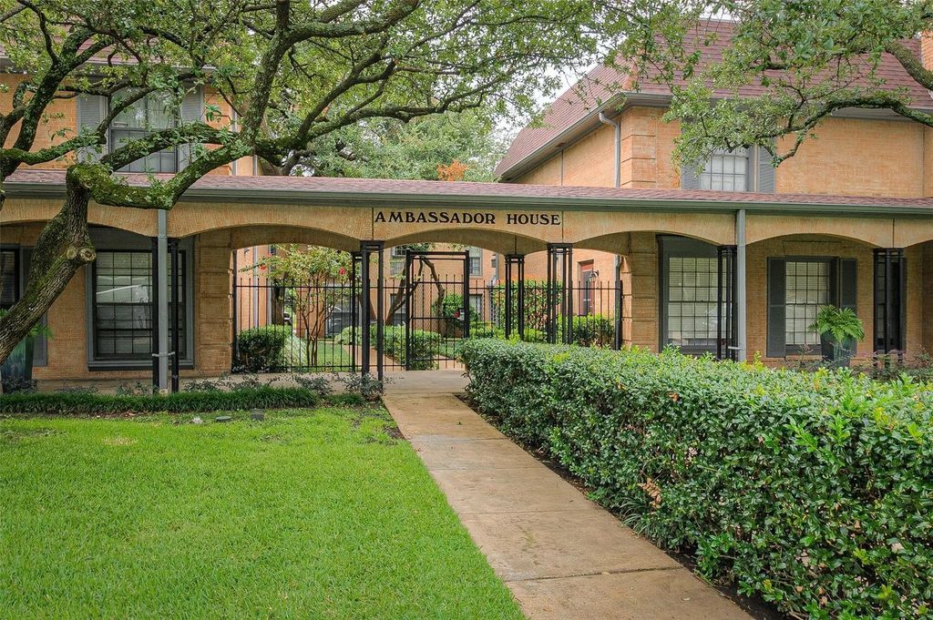 7830 Meadow Park Drive 109, Dallas
