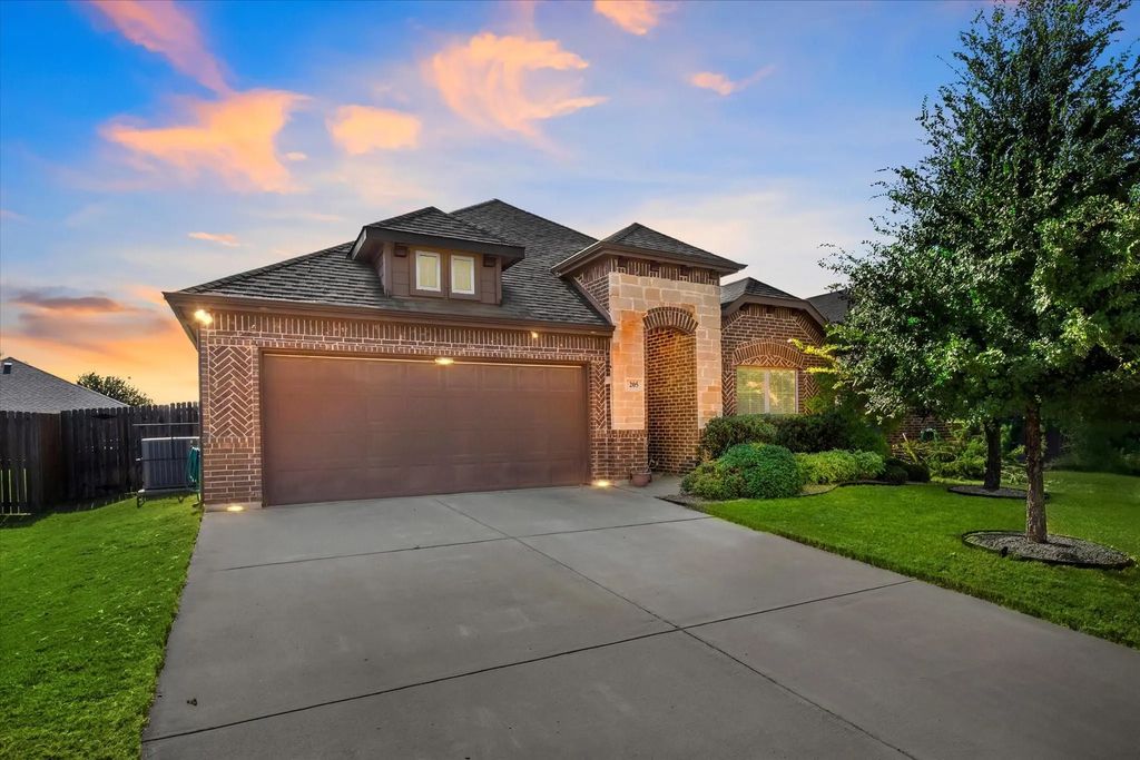 205 Carson Drive, Waxahachie