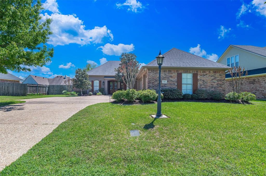 705 Martinique Court, Shreveport