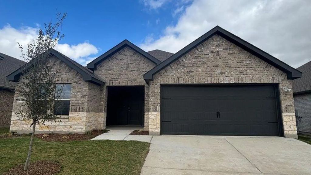 1006 Barton Drive, Ennis