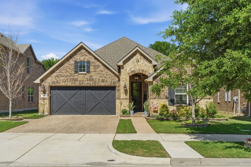 815 Dove Trail, Euless