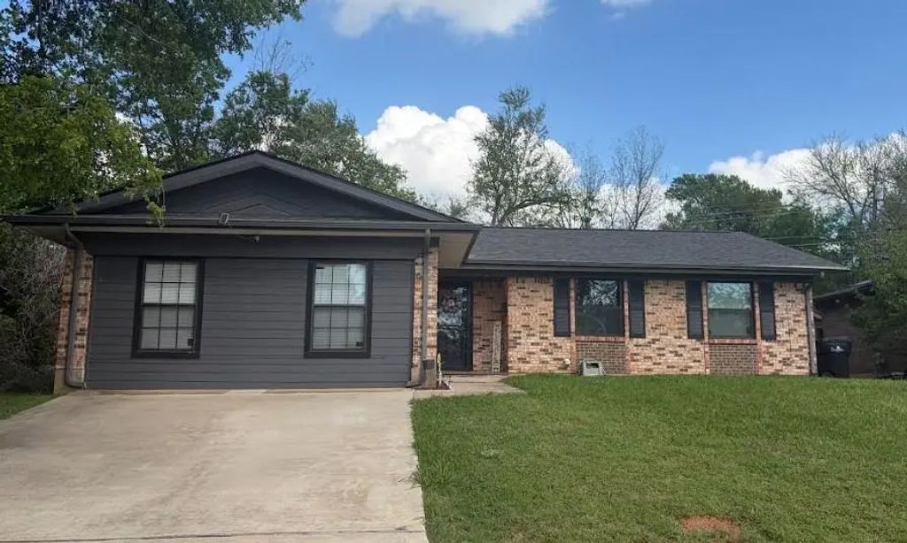 108 N Wood Avenue, Denison