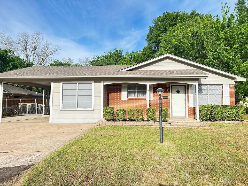 913 Fisher Street, Sulphur Springs