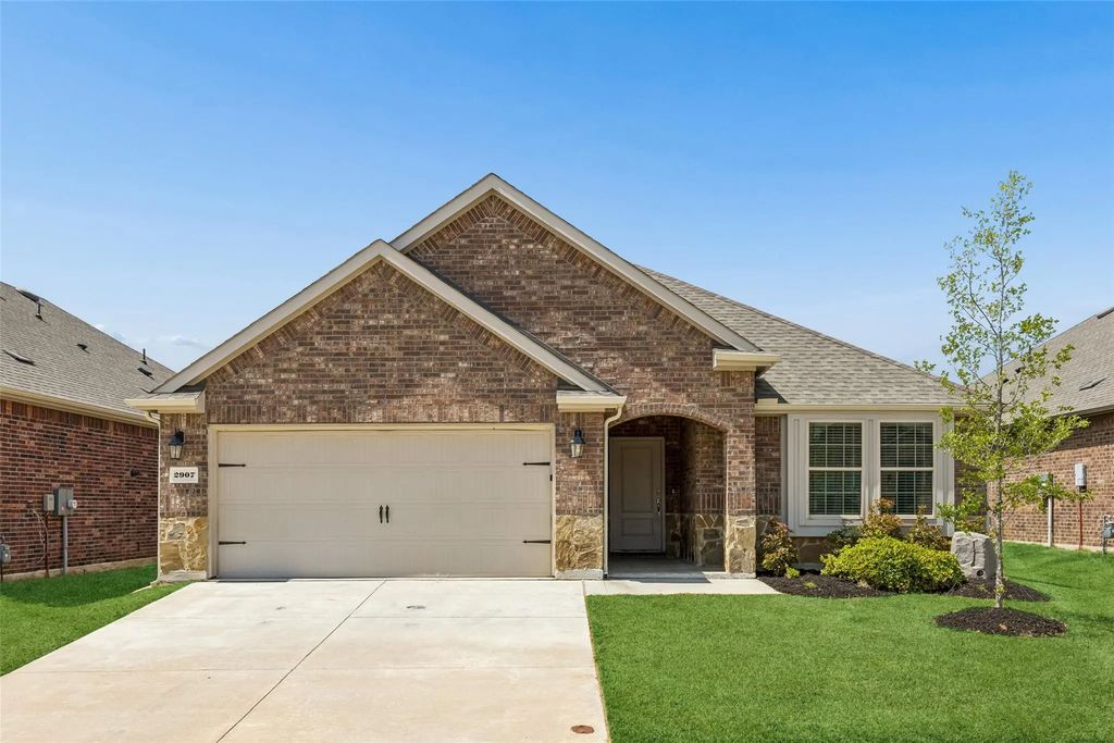 2907 Brady Starr Drive, Aubrey