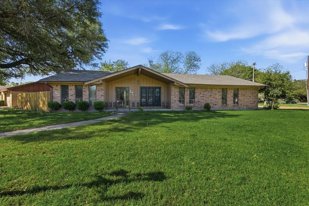 1119 W Westhill Drive, Cleburne