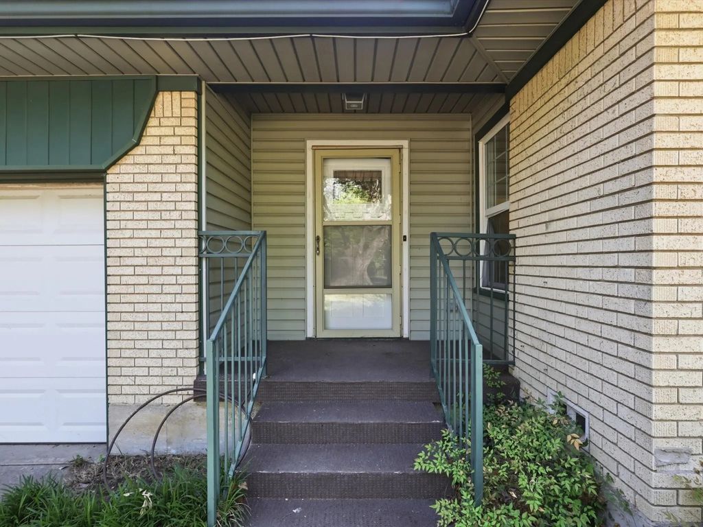 2210 Robinwood Lane, Denton