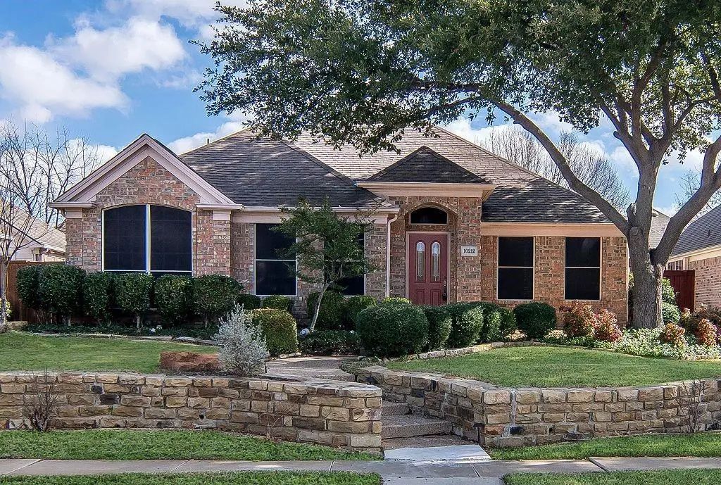 10212 Waters Drive, Irving