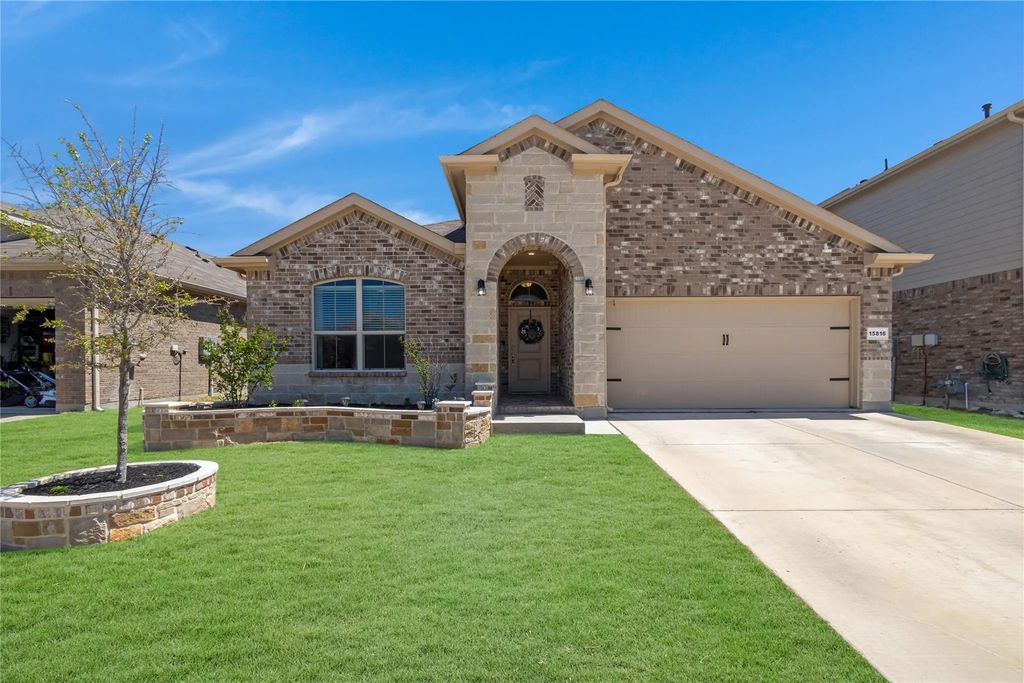 15816 Caballero Drive, Fort Worth