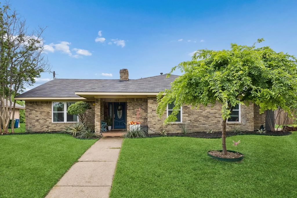 722 Royal Oaks Drive, Garland