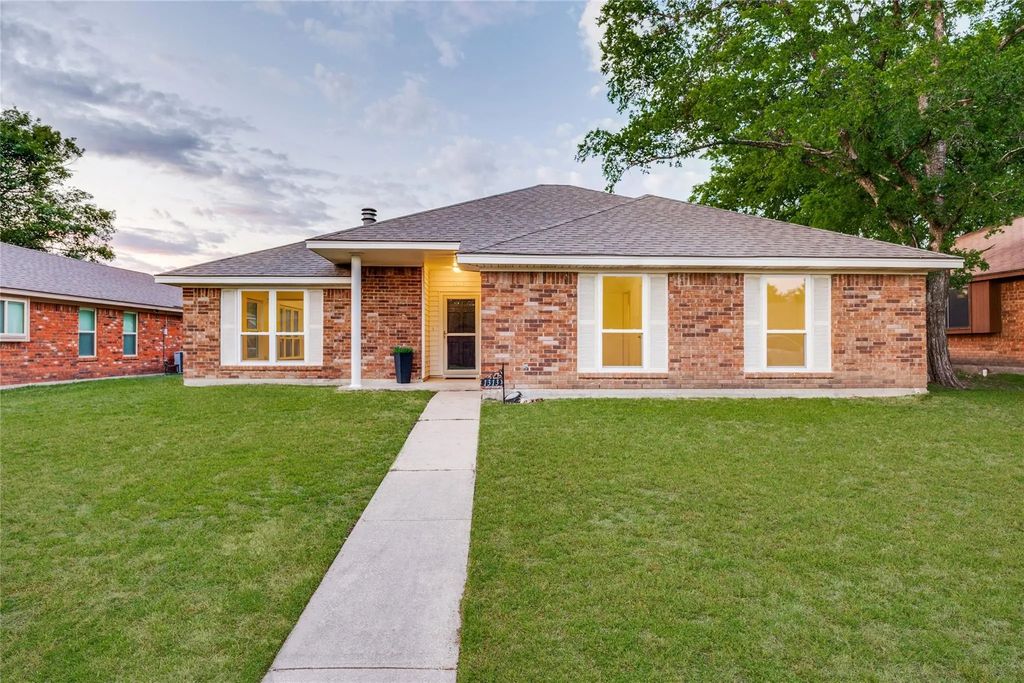 1313 Clover Drive, Allen
