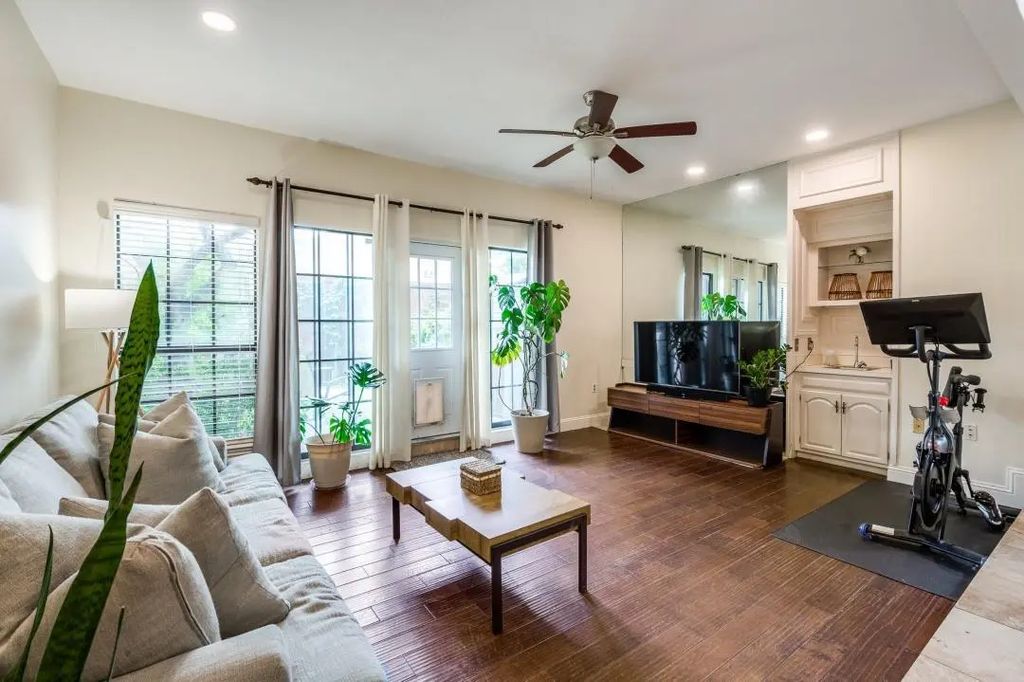 5100 Verde Valley Lane 158, Dallas