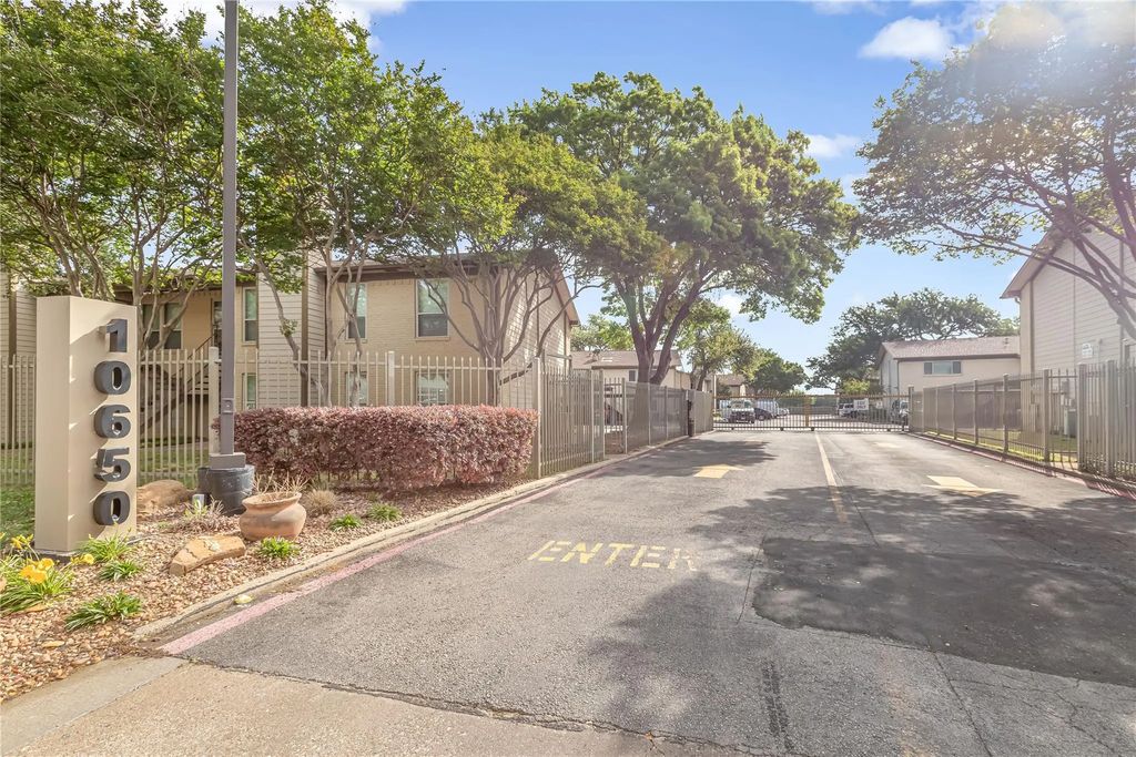 10650 Steppington Drive 251, Dallas