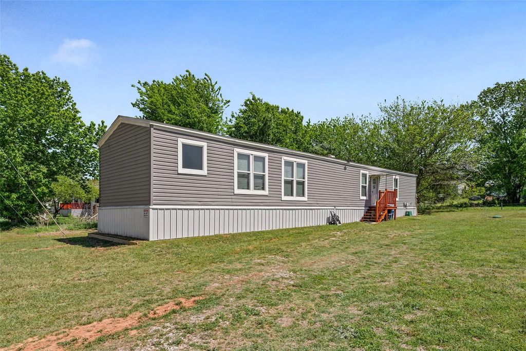 707 Sun Court, Granbury