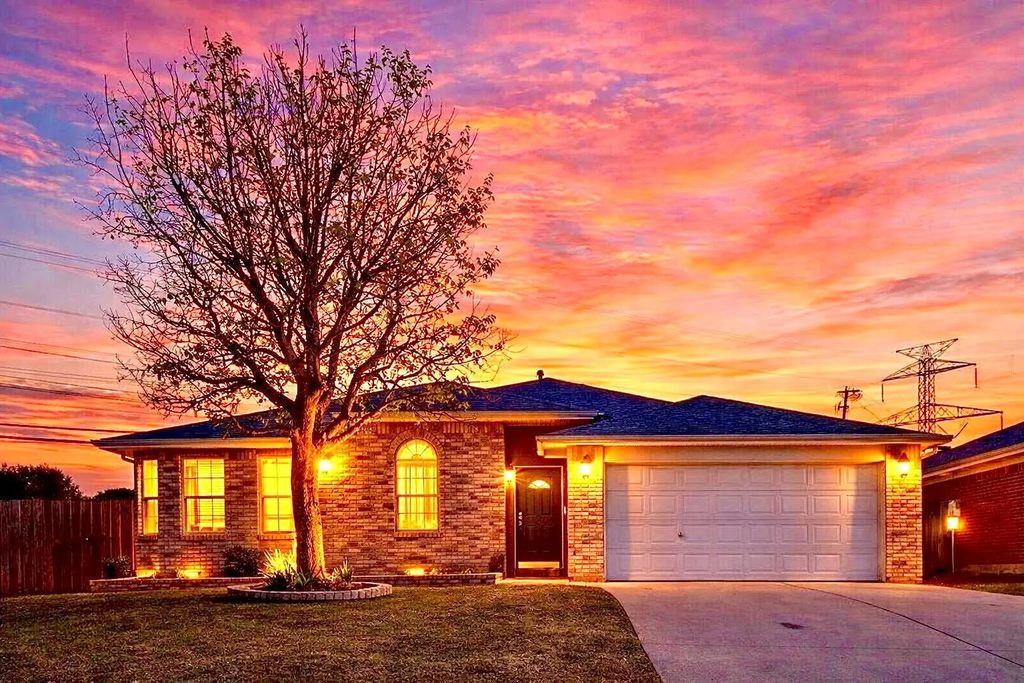 10604 Cobblestone Drive, Benbrook