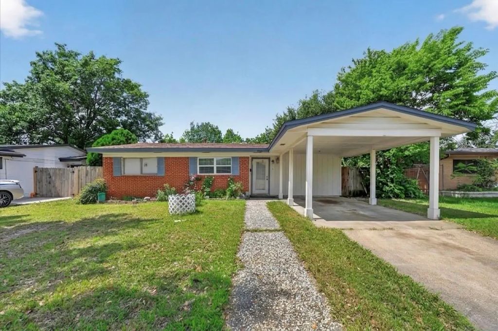 1403 Beacon Hill Drive, Irving