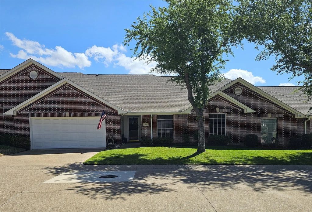 1521 Rice Road L-102, Tyler