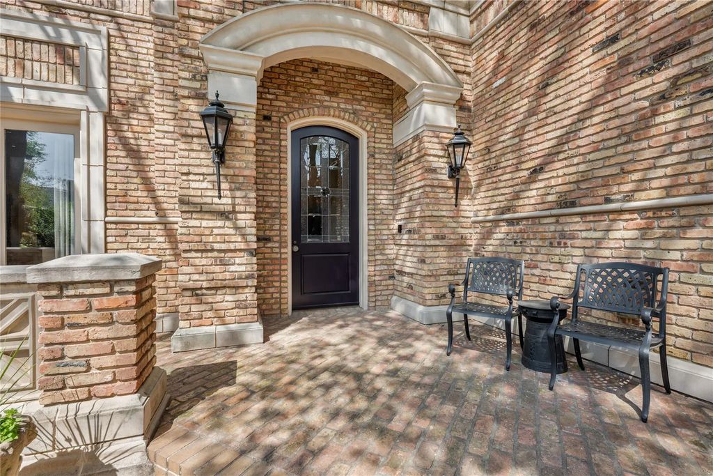 31 Stonecourt Drive, Dallas