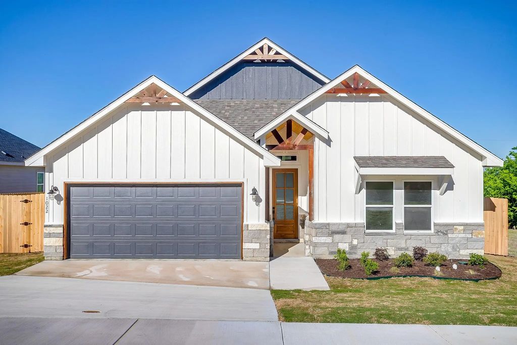 1022 Lake View Ridge, White Settlement