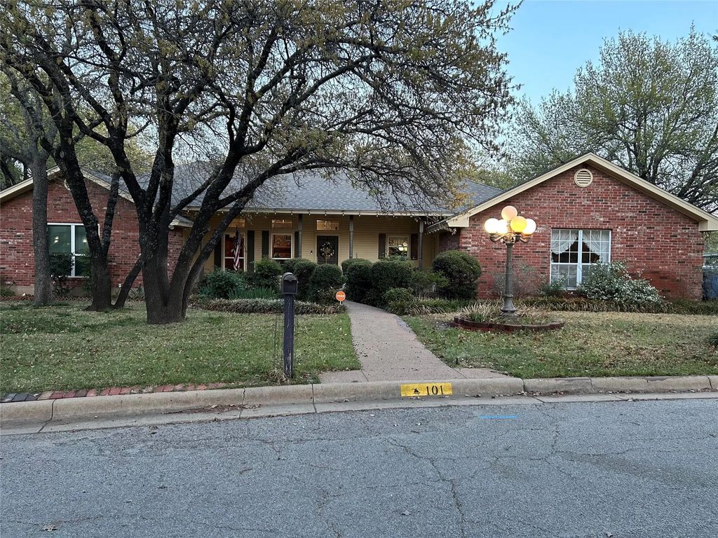 101 Golden Kinglet Lane, Cisco