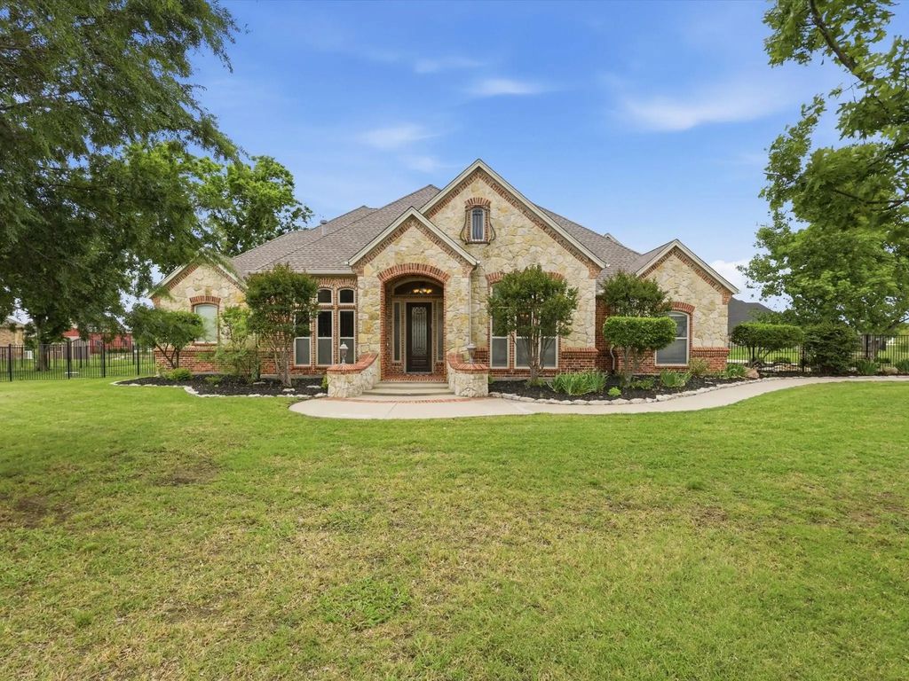12833 Whisper Willows Drive, Fort Worth