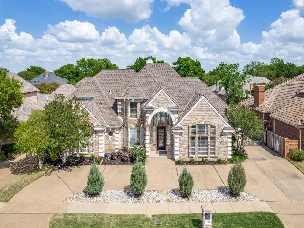 2821 Shadow Drive W, Arlington