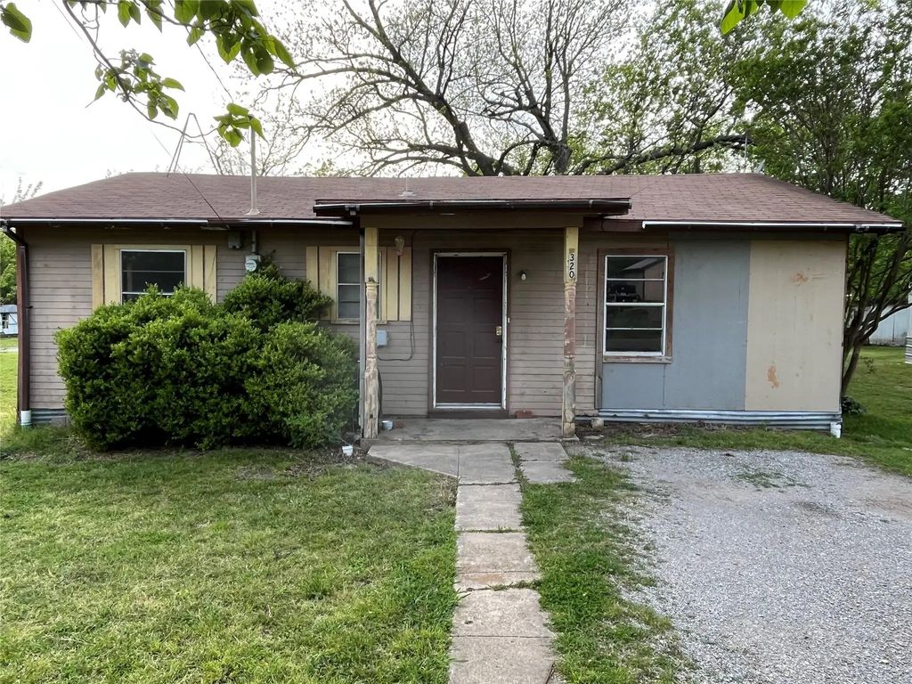 320 S Manson Street, Wolfe City