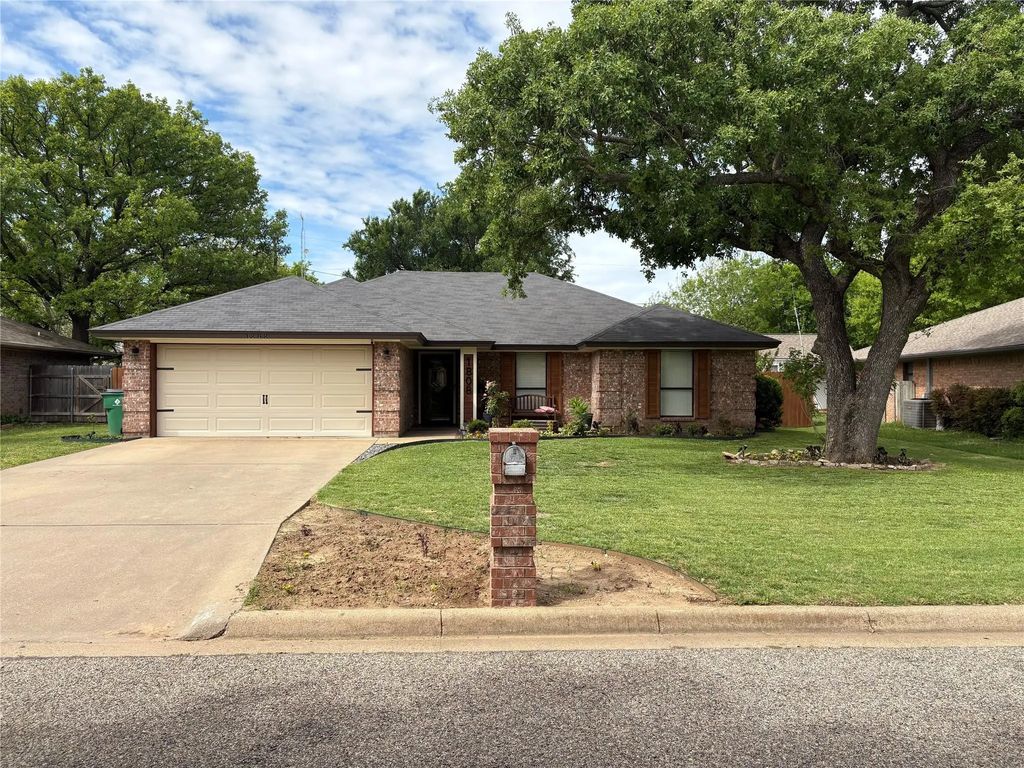1808 N Cypress Avenue, Stephenville