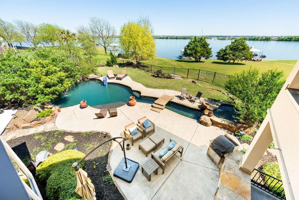 2210 Stone Hollow Drive, Rowlett