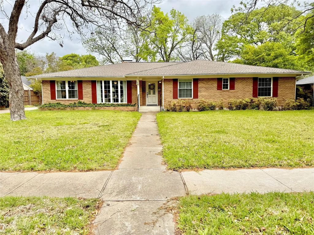804 Clearwater Drive, Richardson