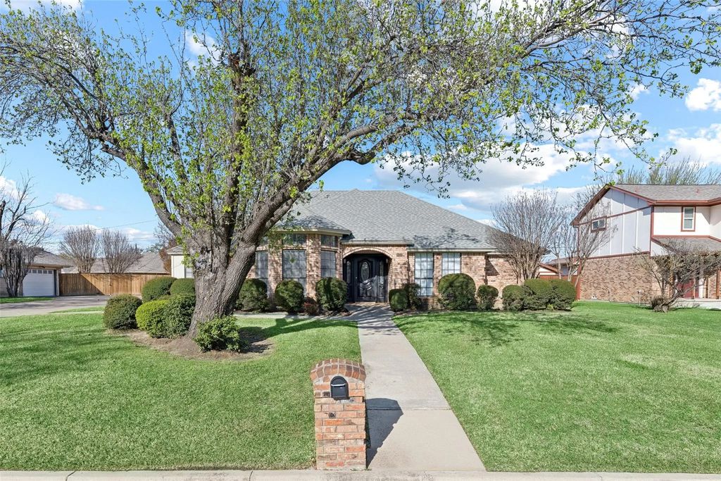 502 Crestview Drive, Grapevine