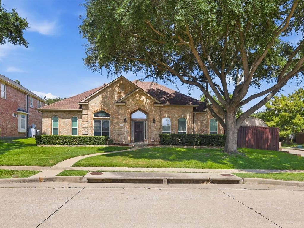 7517 Silver Lake Drive, Rowlett