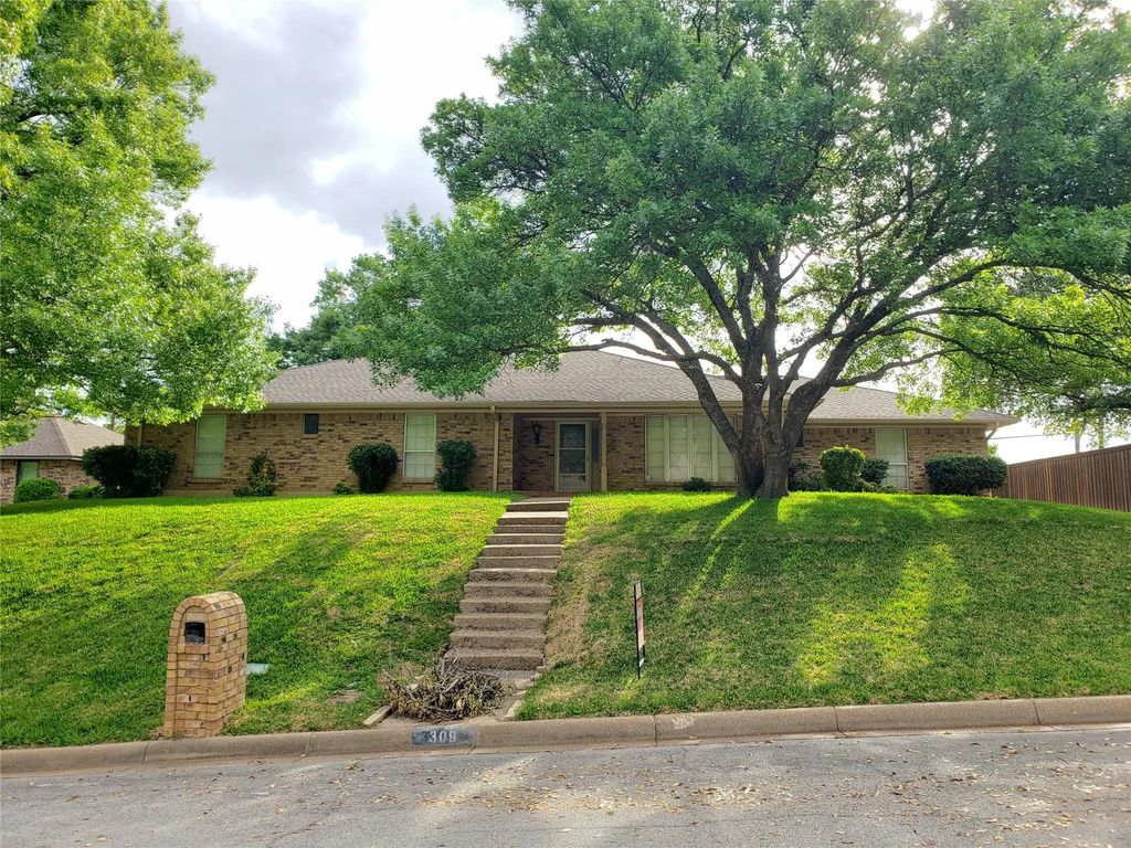 309 Willow Ridge Road, Fort Worth