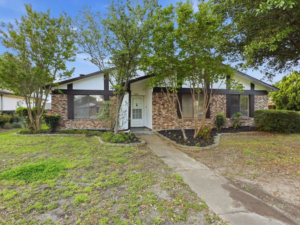 2204 Ridgedale Drive, Carrollton