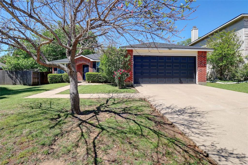 1305 Highcrest Drive, Burleson