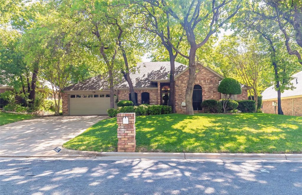 7732 Aubrey Lane, North Richland Hills
