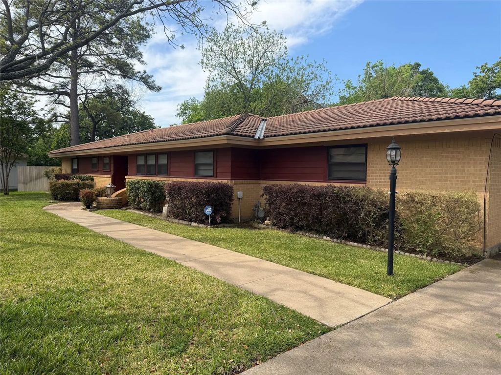126 Sanders Place, Irving