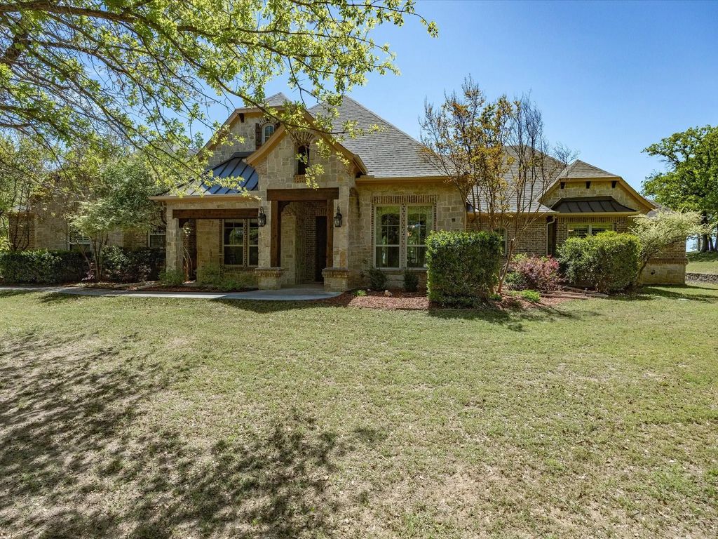 104 Lariat Court, Azle