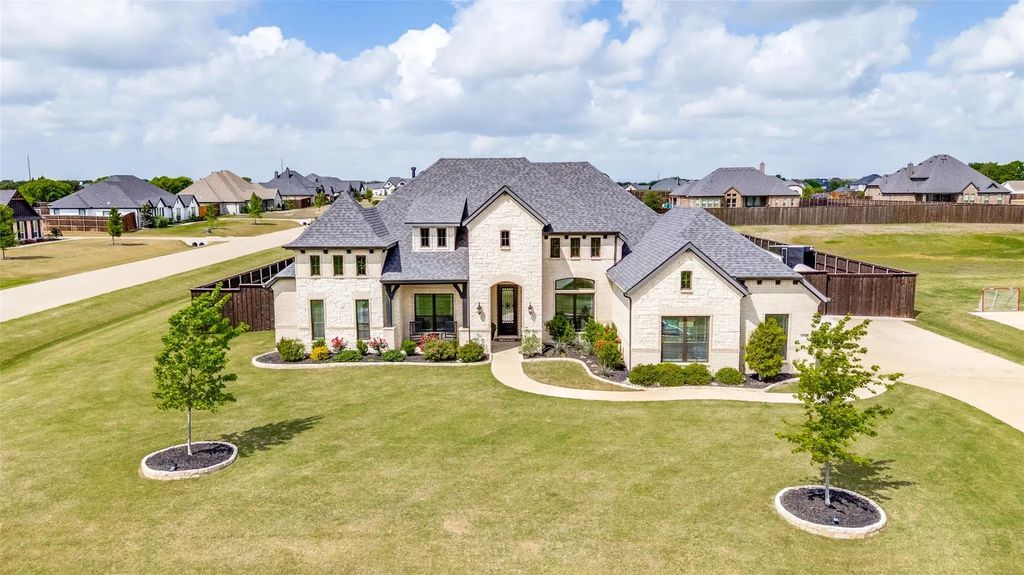 851 Horseshoe Meadows Drive, Waxahachie