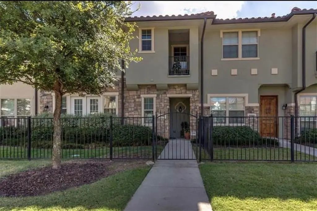 6740 San Roque 33, Irving