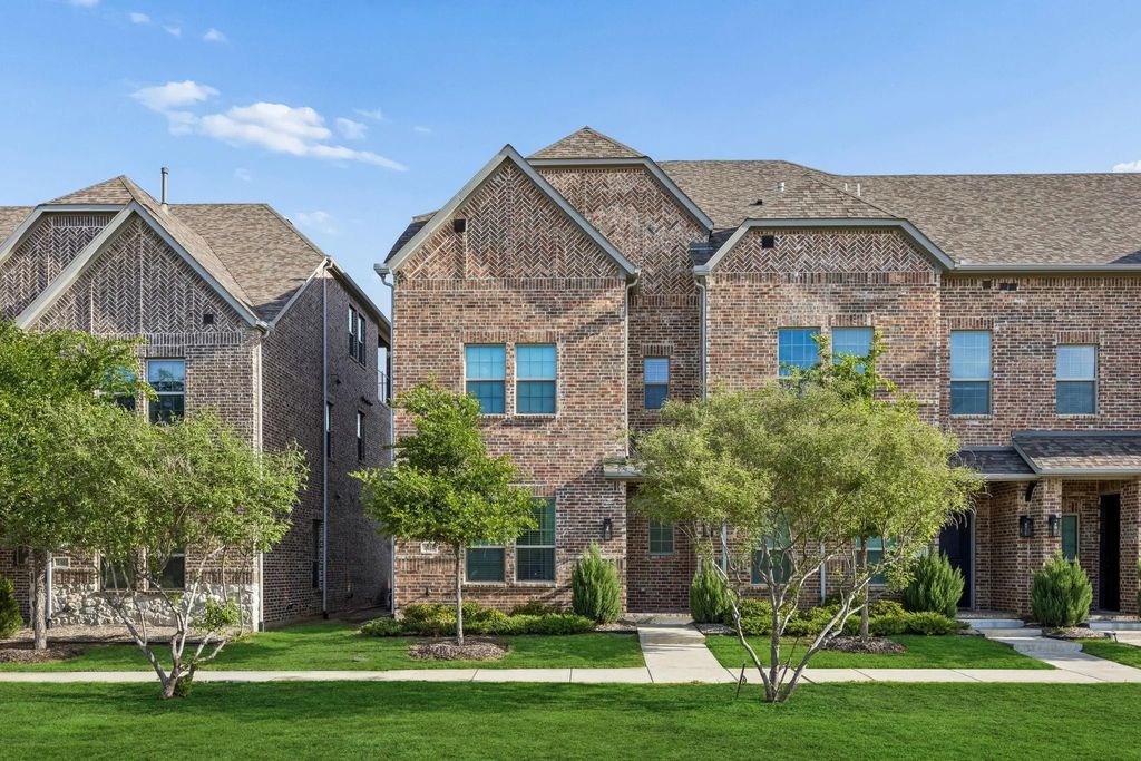 1467 Perrin Lane, Farmers Branch