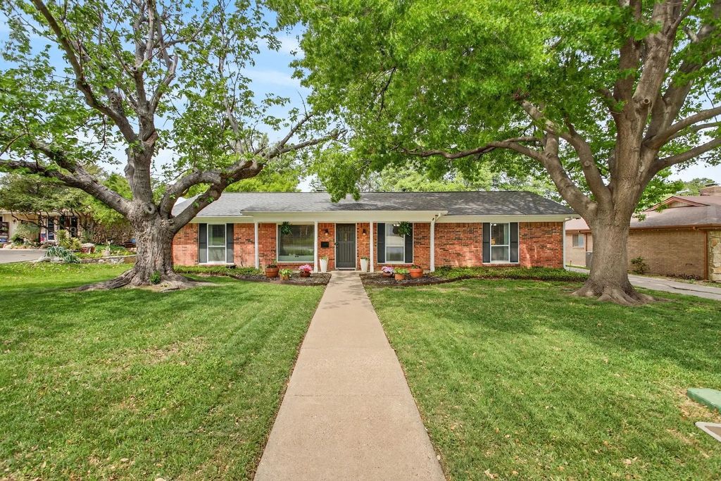 6304 Whitman Avenue, Fort Worth