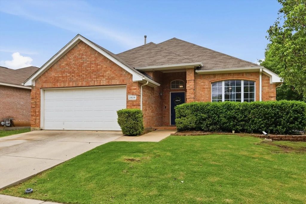 2829 Red Wolf Drive, Fort Worth