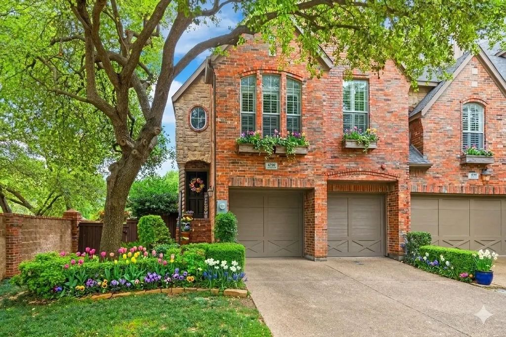 4160 Towne Green Circle, Addison