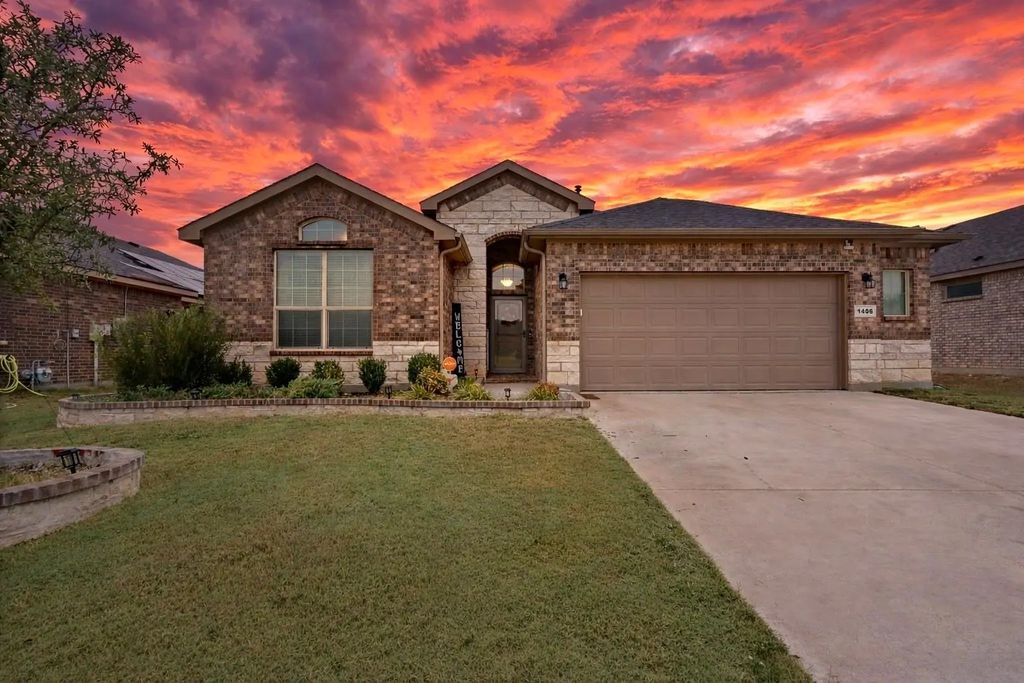 1406 Pleasanton Road, Cleburne