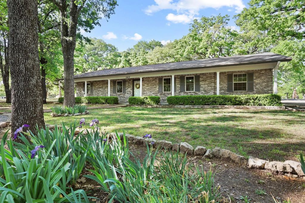 2415 N Shore Drive, Bonham