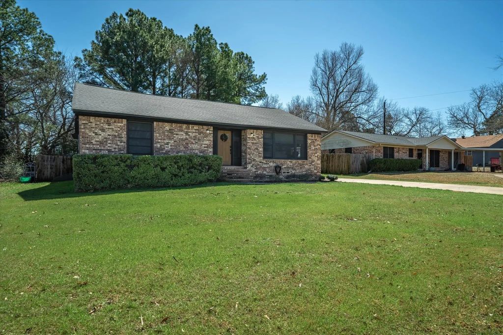 1460 Forrest Drive, Canton