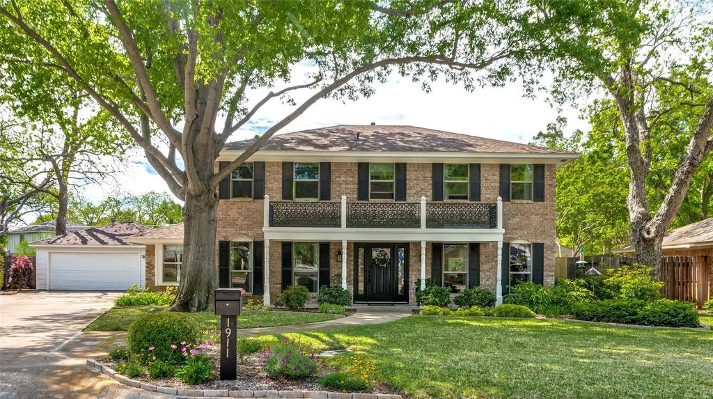1911 Lakeside Drive, Arlington