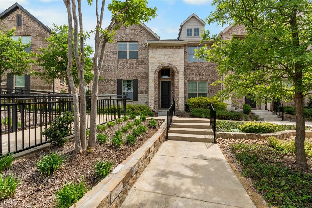 523 Cobblestone Lane, Irving